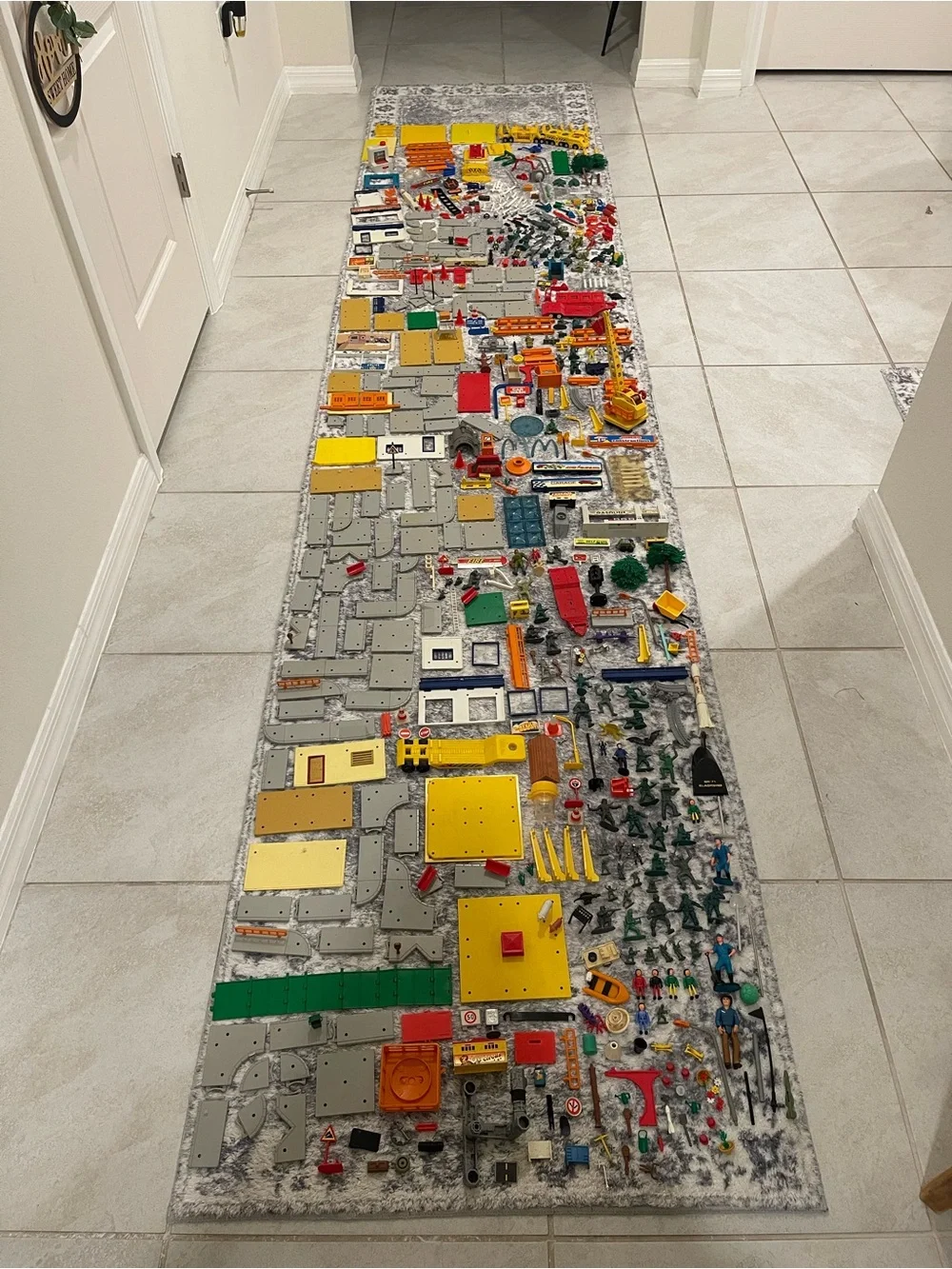 Vintage Mixed Kids Building Blocks Set in Yellow, Gray, Green & Red, Majokits Ex